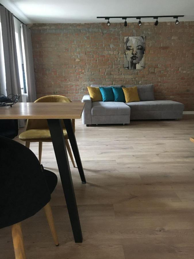 Дворівневі Апартаменти На Площі Ринок Lviv Exterior foto